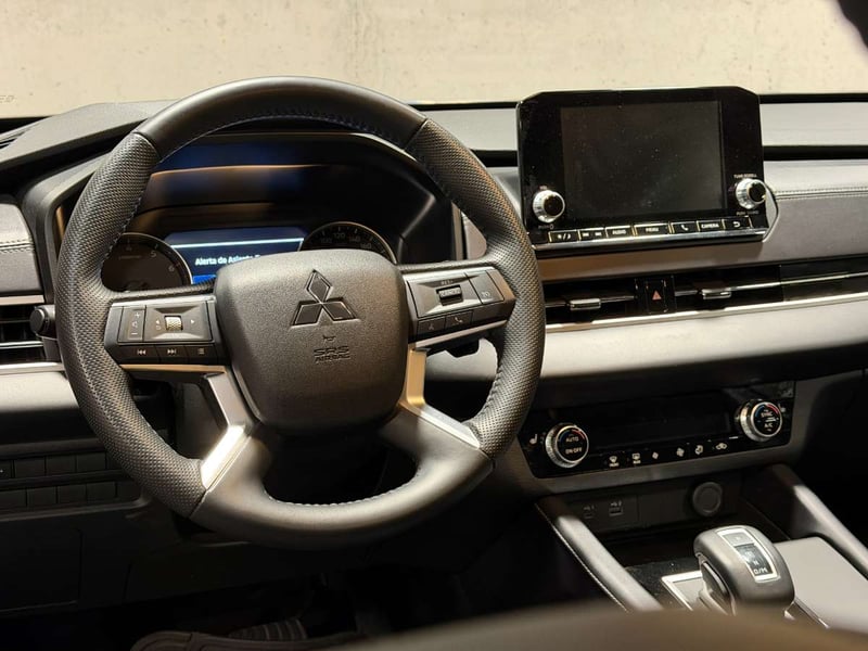 Mitsubishi OUTLANDER 2.5 GLX P 4X2 AT 5P 2025 - Imagen 14 de 20