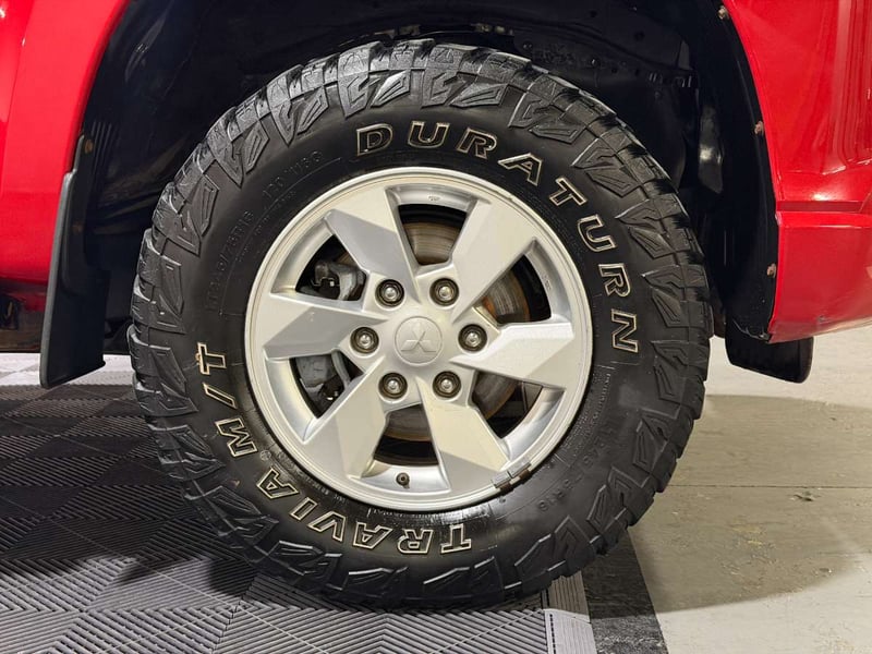 Mitsubishi L200 2.2 KATANA CRT DIESEL DOB. CAB. 4X4 MT 4P 2024 - Imagen 8 de 17