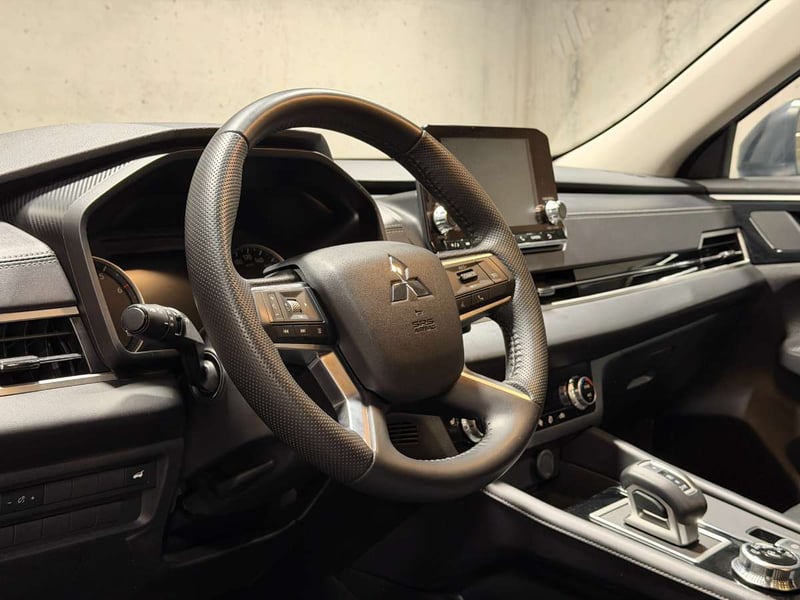Mitsubishi OUTLANDER 2.5 GLX P 4X2 AT 5P 2025 - Imagen 15 de 20