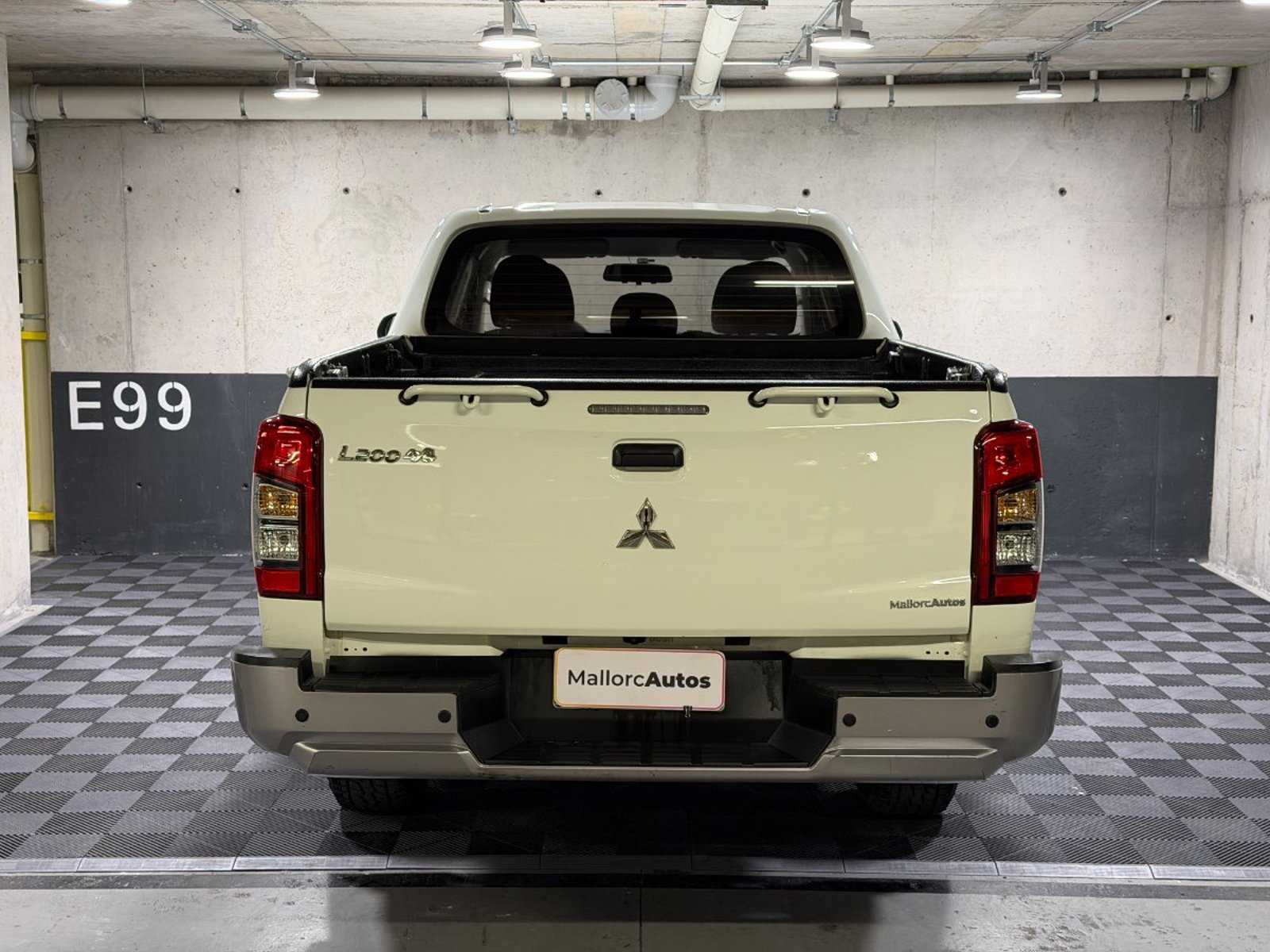 Mitsubishi L200 2.4 KATANA CRM DIESEL DOB. CAB. 4X4 MT 4P 2023 - Foto 5 de 18
