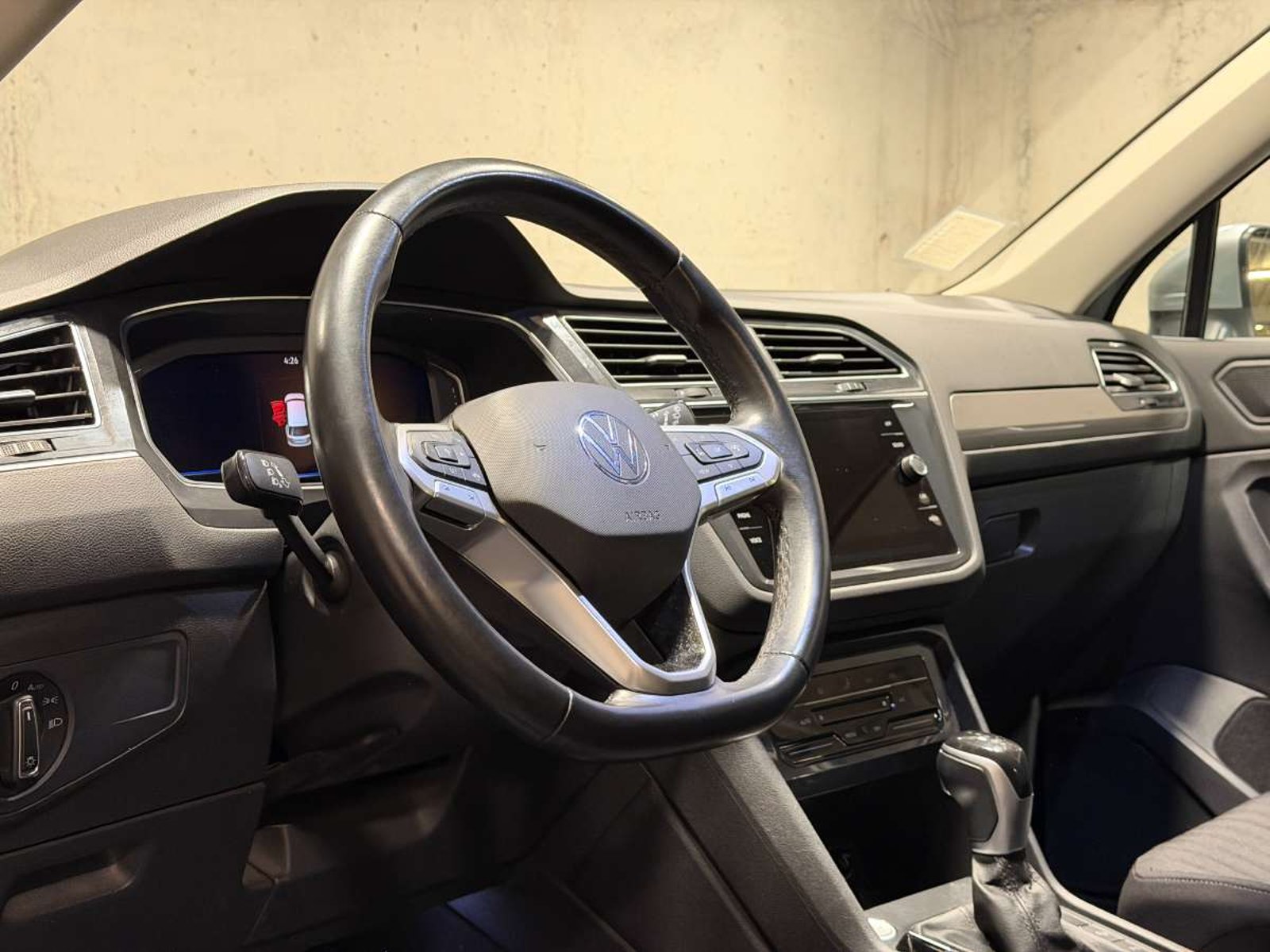 Volkswagen TIGUAN 1.4 TSI COMFORTLINE 4X2 AT 5P 2023 - Imagen 13 de 20