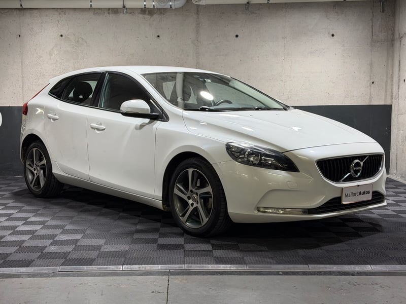 Volvo V40 2.0 D2 COMFORT R-DESIGN DIESEL 4X2 MT 5P 2018