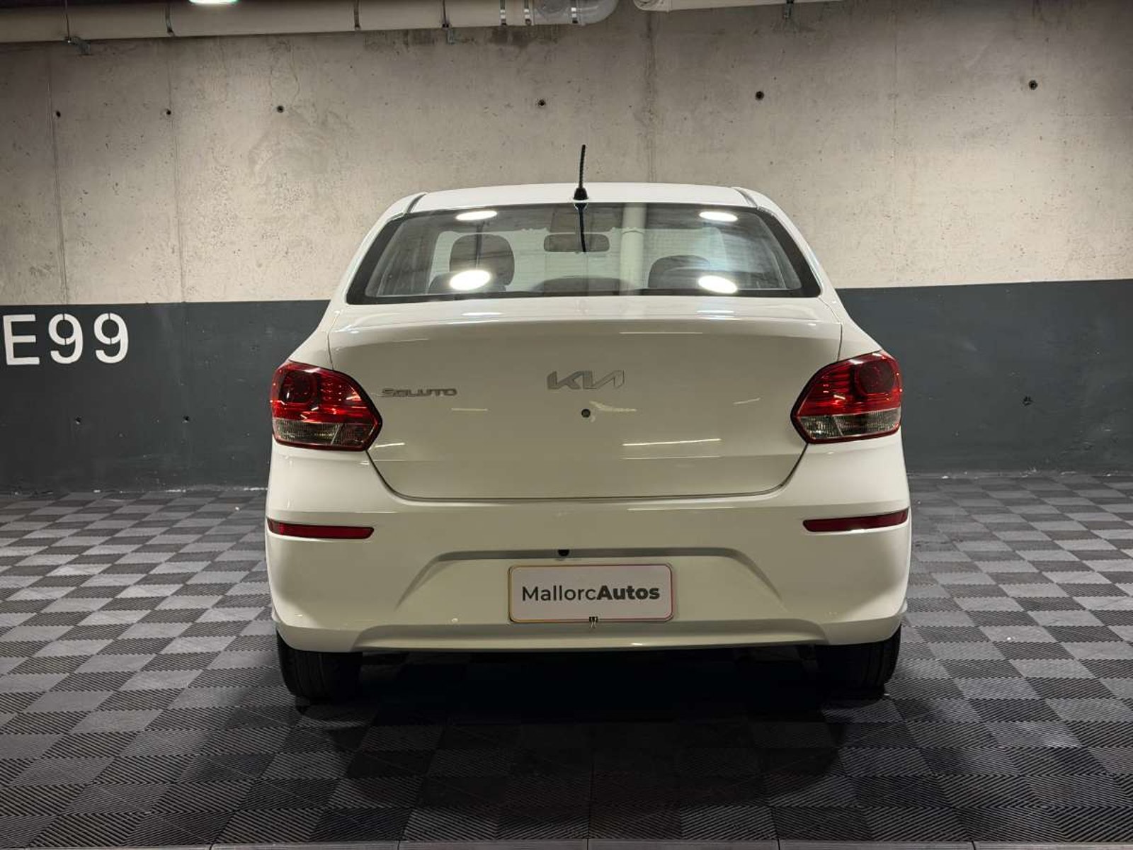 Kia SOLUTO 2024 - Imagen 5 de 18