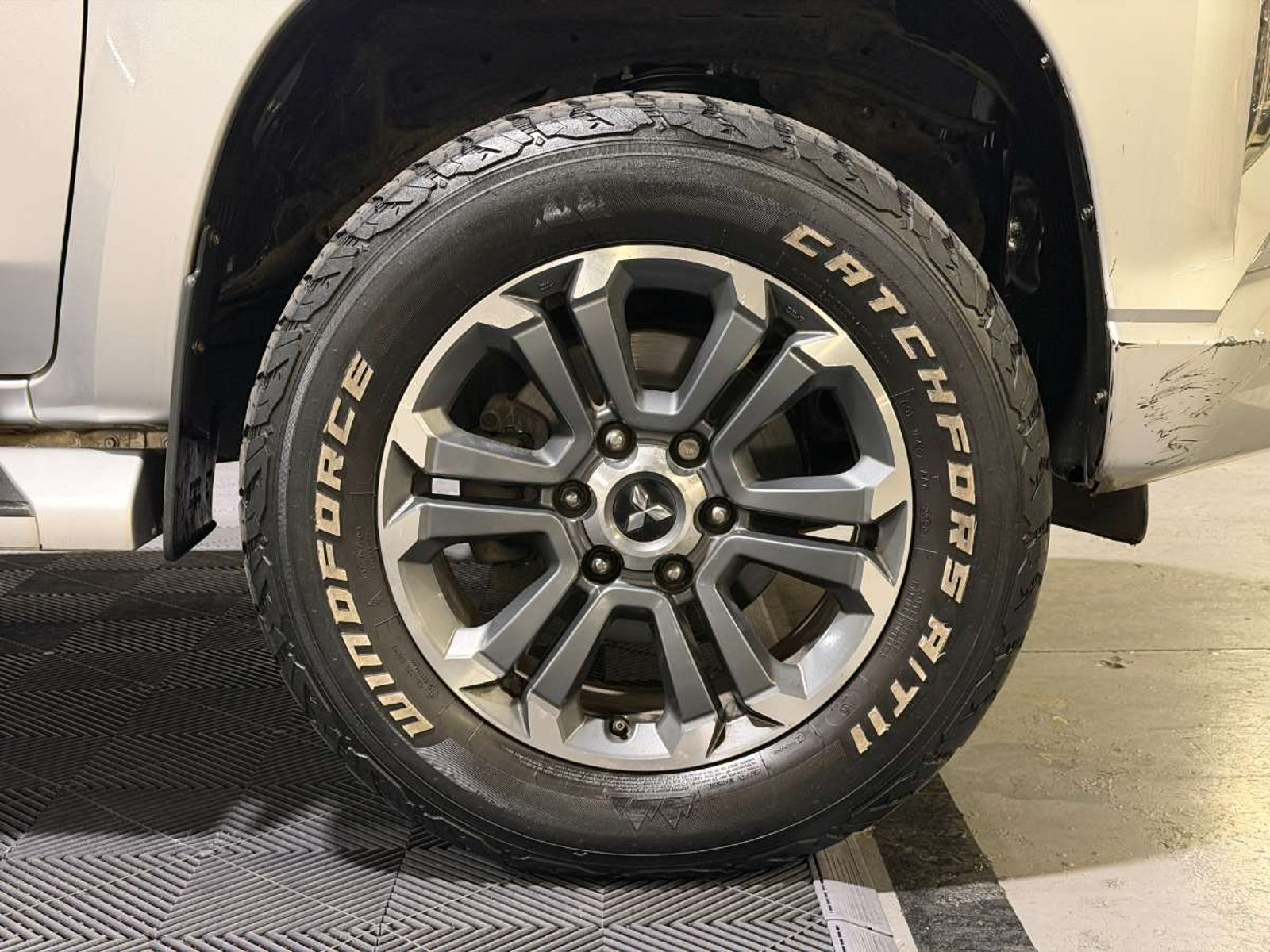 Mitsubishi L200 2.4 DAKAR CRS DIESEL DOB. CAB. 4X4 MT 4P 2023 - Imagen 8 de 16