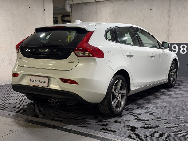 Volvo V40 2.0 D2 COMFORT R-DESIGN DIESEL 4X2 MT 5P 2018 - Imagen 6 de 19