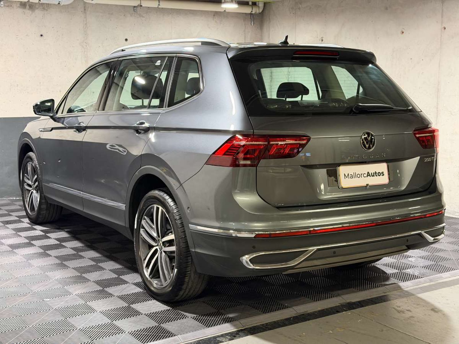 Volkswagen TIGUAN 1.4 TSI HIGHLINE 4X2 AT 5P 2023 - Foto 4 de 20