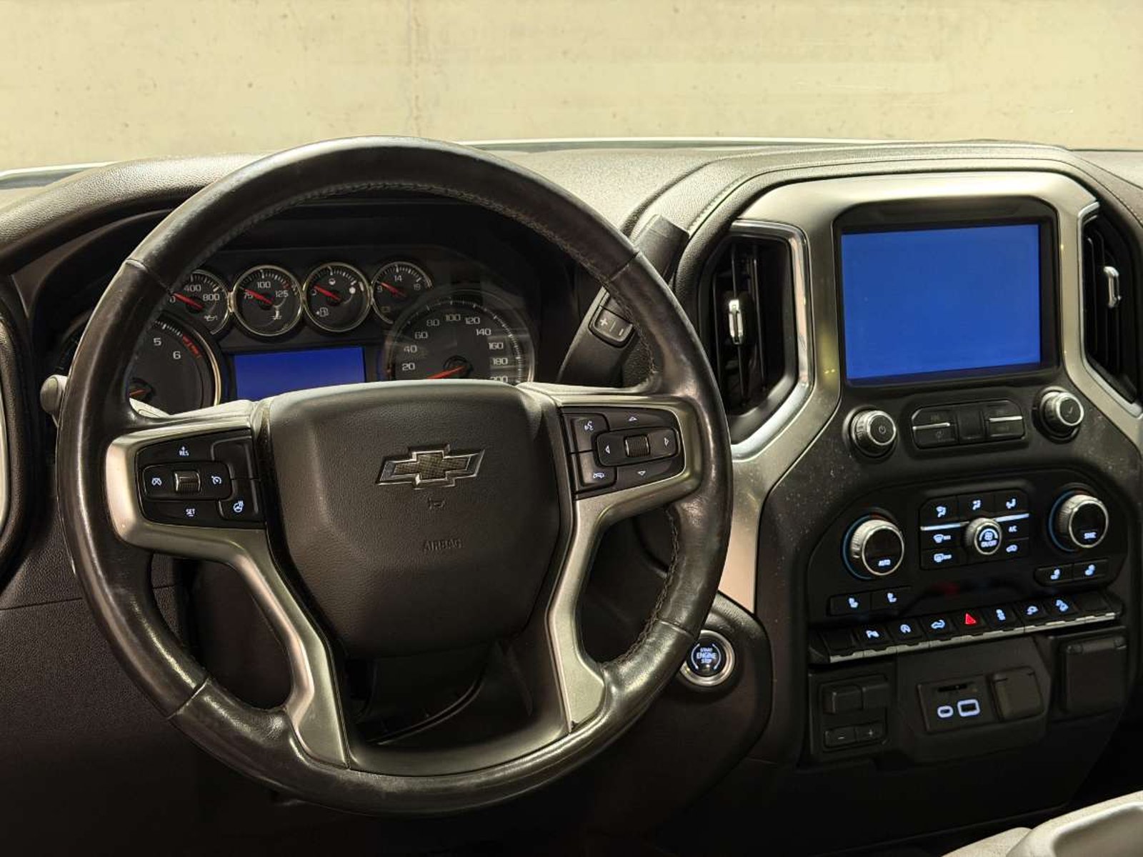 Chevrolet SILVERADO 5.3 LT TRAILBOSS 4X4 Z71 AT 4P 2020 - Imagen 11 de 17