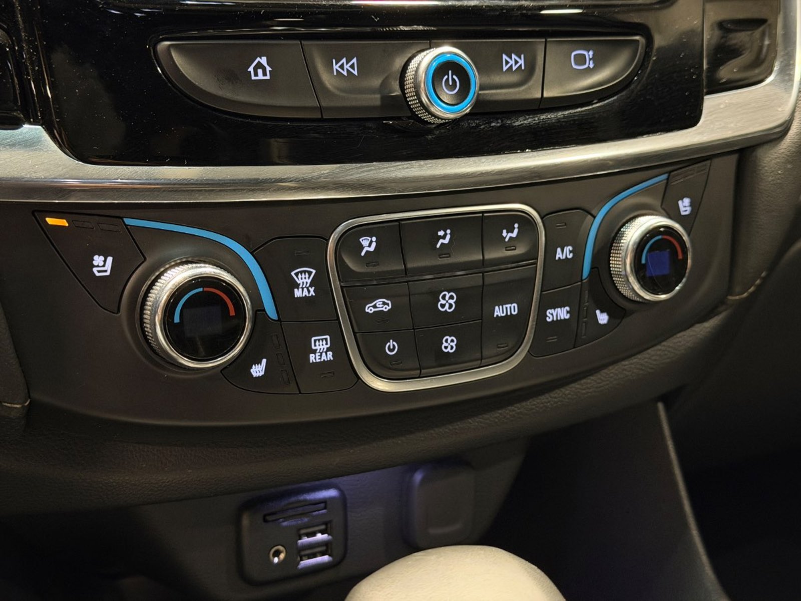 Chevrolet TRAVERSE 3.6L PREMIER AWD II AT 5P 2023 - Imagen 18 de 19