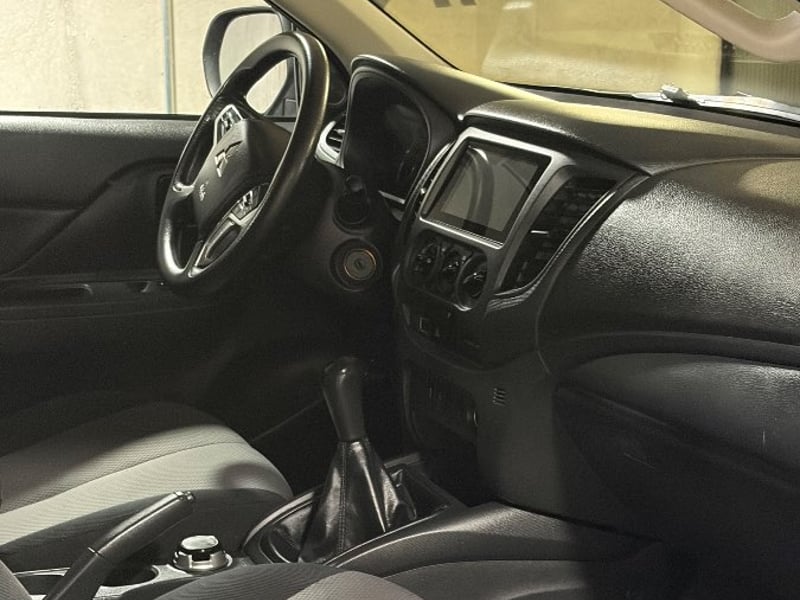 Mitsubishi L200 2.2 KATANA CRT DIESEL DOB. CAB. 4X4 MT 4P 2024 - Imagen 12 de 19
