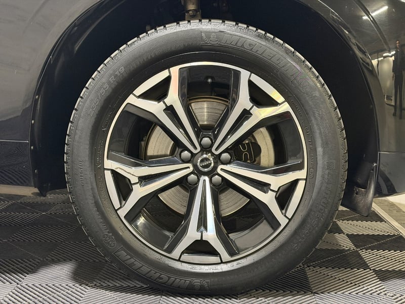 Volvo XC60 2.0 B5 MOMENTUM HYBRID 4X4 AT 5P 2022 - Imagen 8 de 17
