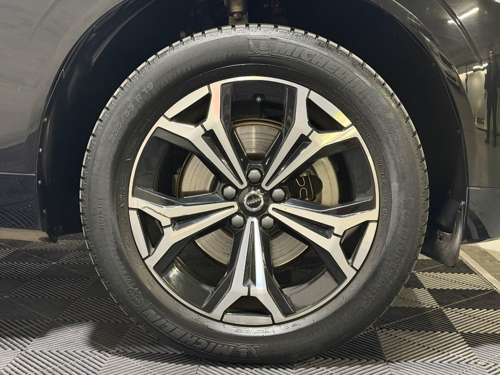 Volvo XC60 2.0 B5 MOMENTUM HYBRID 4X4 AT 5P 2022 - Imagen 8 de 17