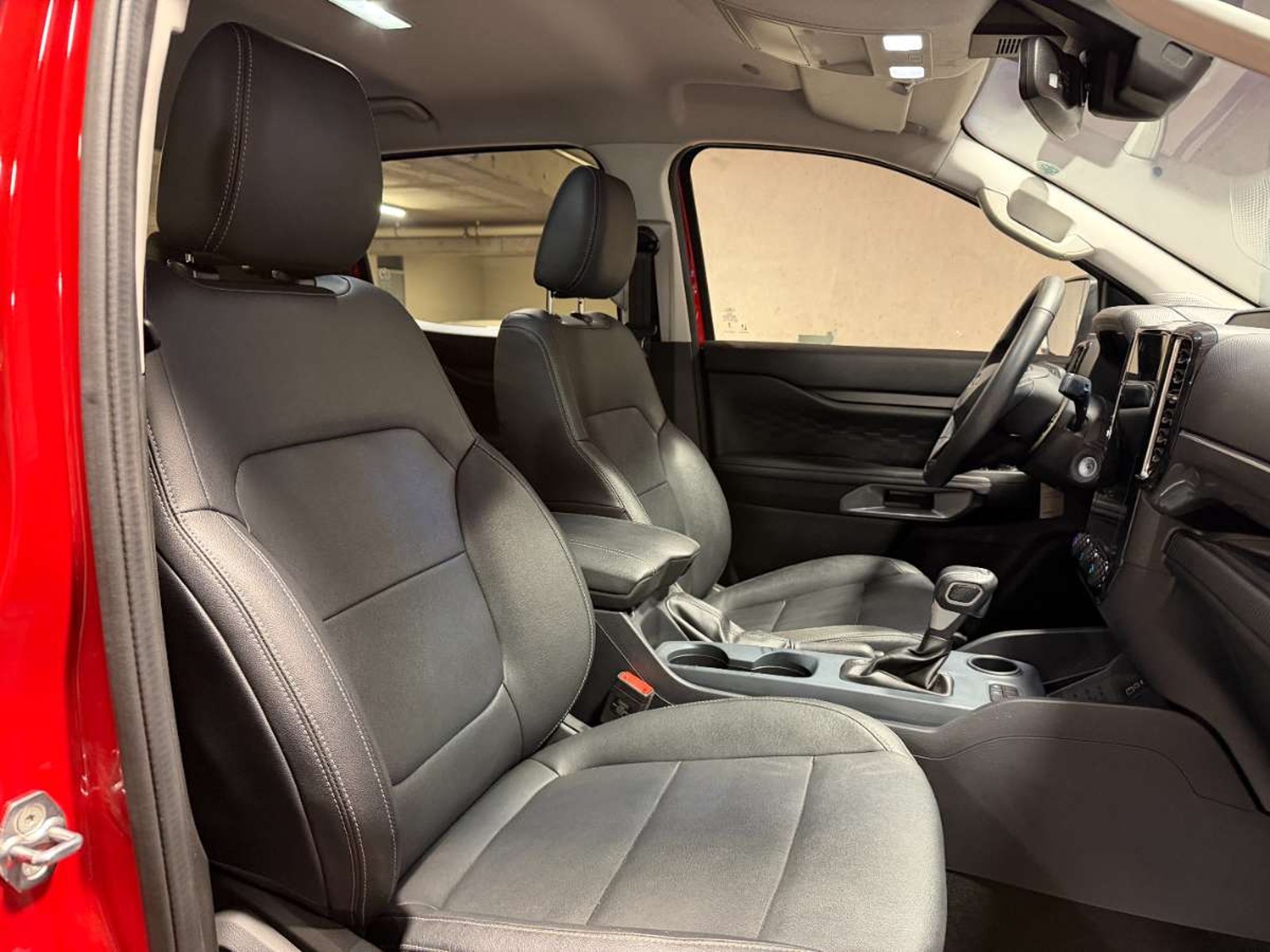 Ford RANGER 2.0 XLT DIESEL 4X2 DOB. CAB. AT 4P 2024 - Imagen 9 de 19