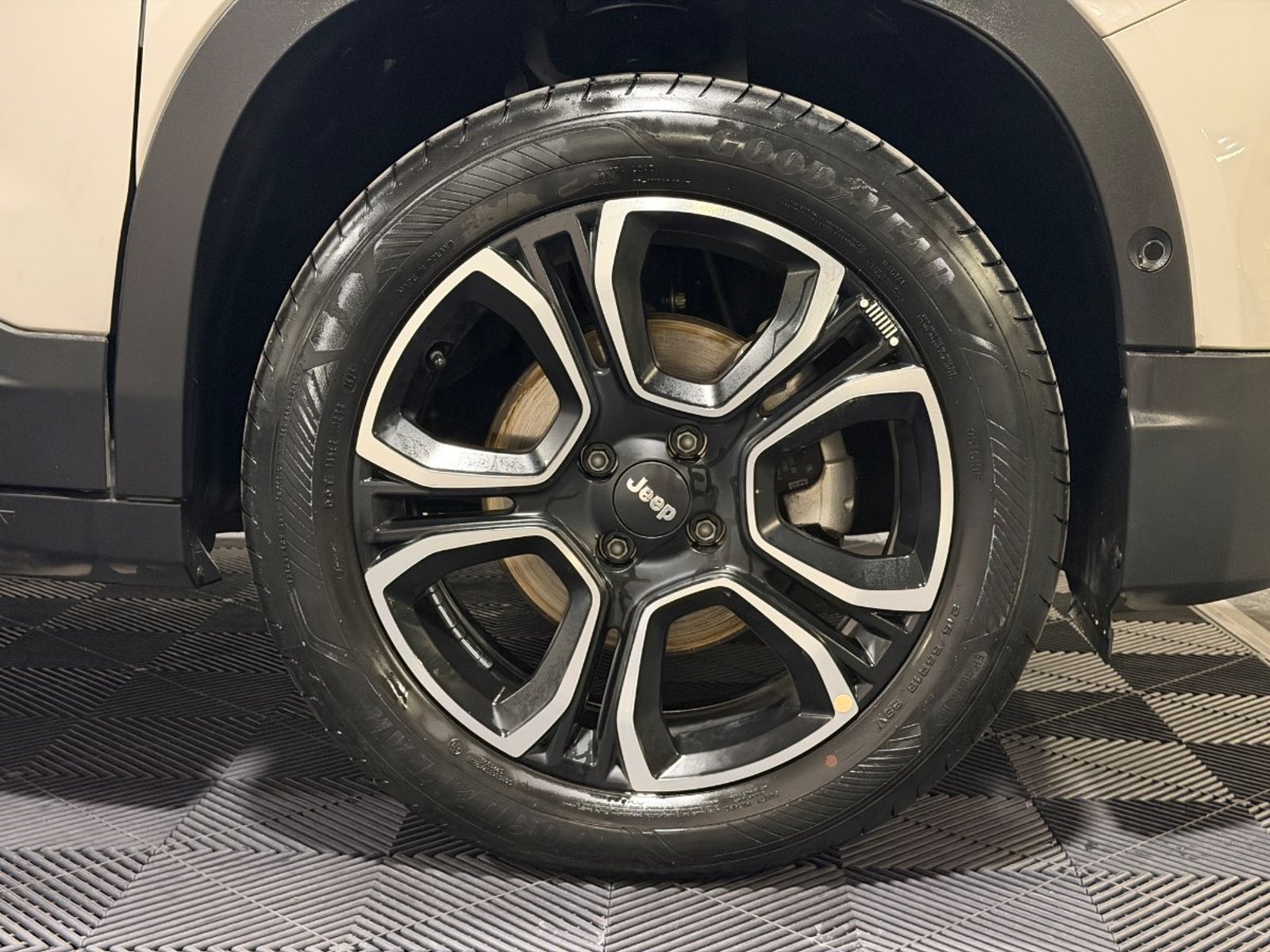 Jeep Avenger 1.2T SUMMIT MHEV 2WD AT 5P 2025 - Imagen 8 de 20