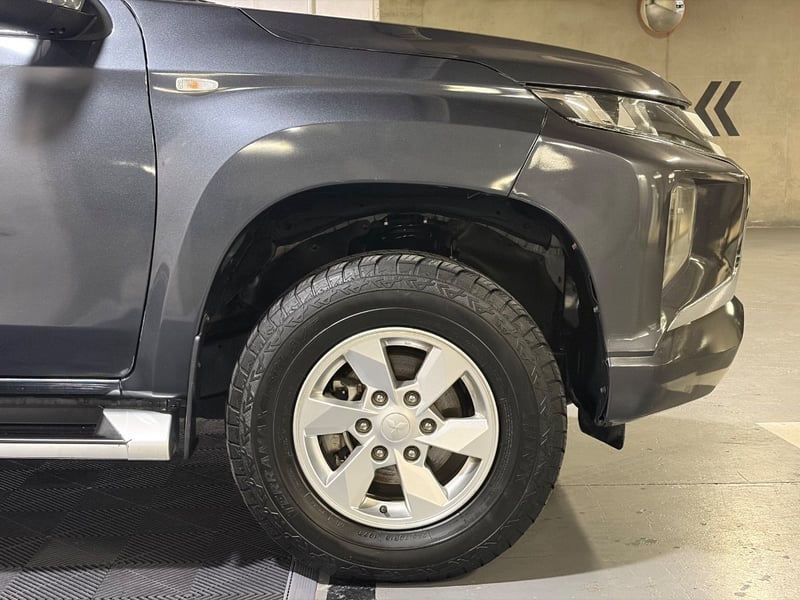 Mitsubishi L200 2.2 KATANA CRT DIESEL DOB. CAB. 4X4 MT 4P 2024 - Imagen 8 de 19