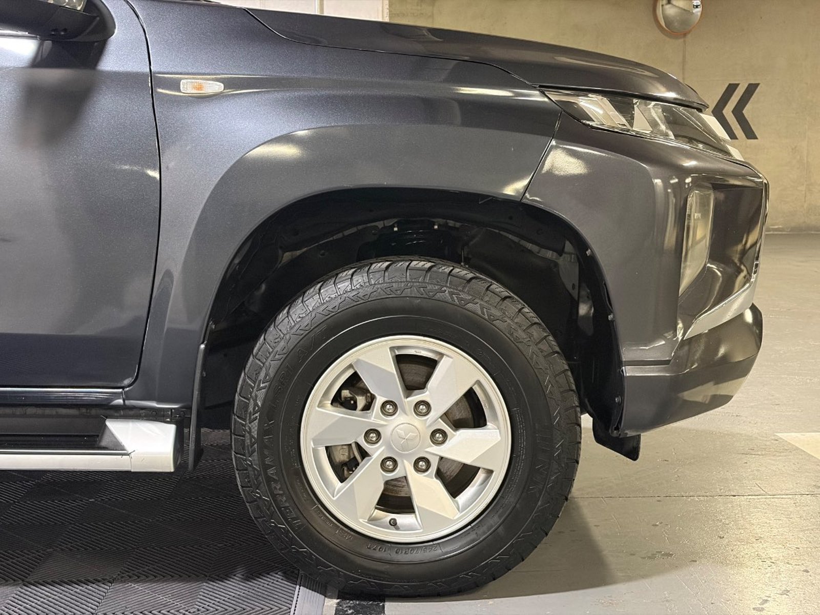 Mitsubishi L200 2.2 KATANA CRT DIESEL DOB. CAB. 4X4 MT 4P 2024 - Imagen 8 de 19