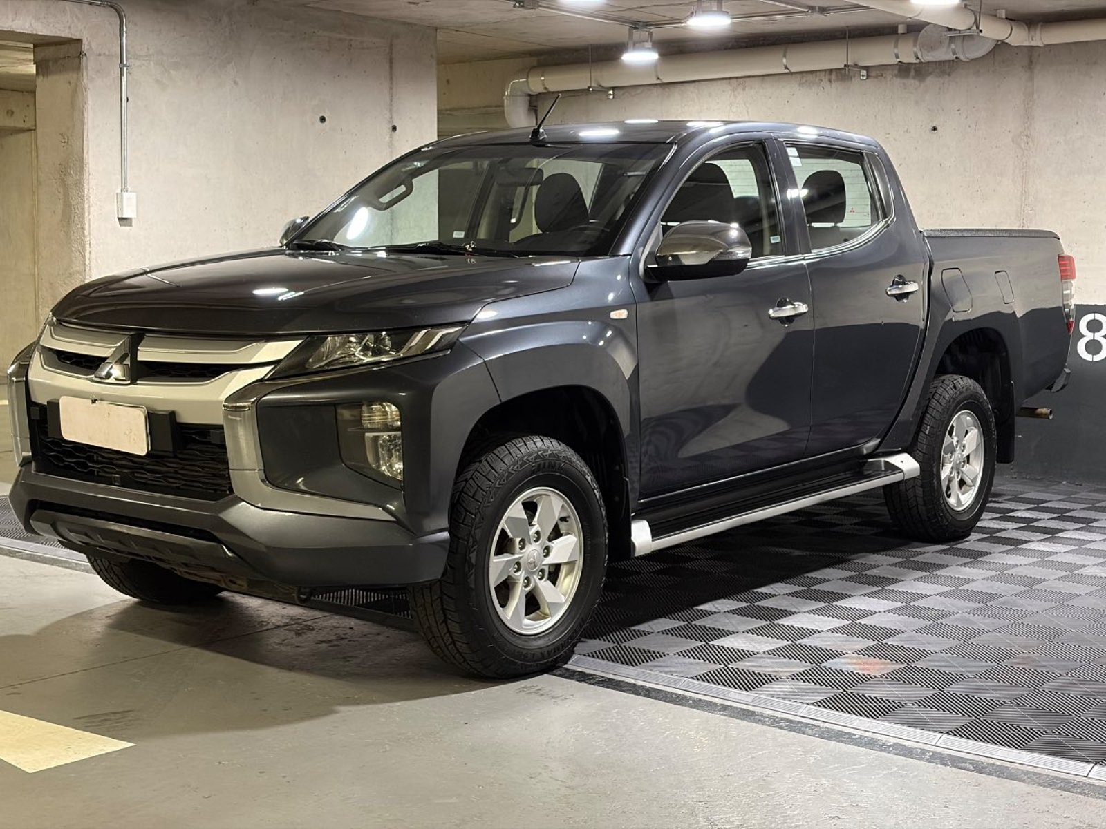 Mitsubishi L200 2.2 KATANA CRT DIESEL DOB. CAB. 4X4 MT 4P 2024 - Foto 2 de 19