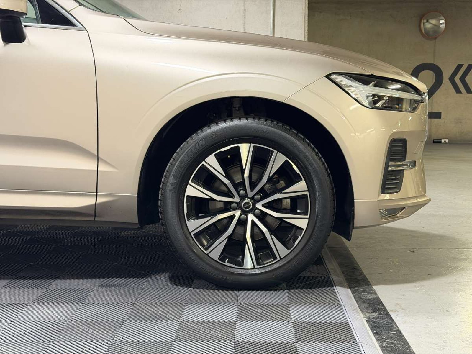 Volvo XC60 2.0 B5 PLUS HYBRID AWD AT 5P 2023 - Imagen 7 de 18