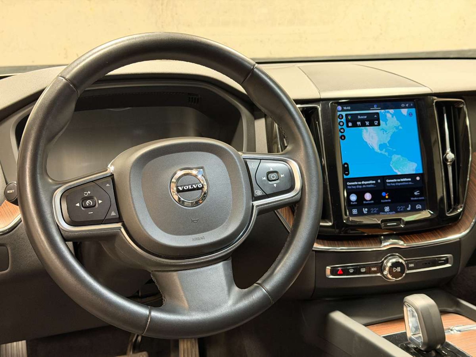 Volvo XC60 2.0 B5 PLUS HYBRID AWD AT 5P 2023 - Imagen 14 de 18