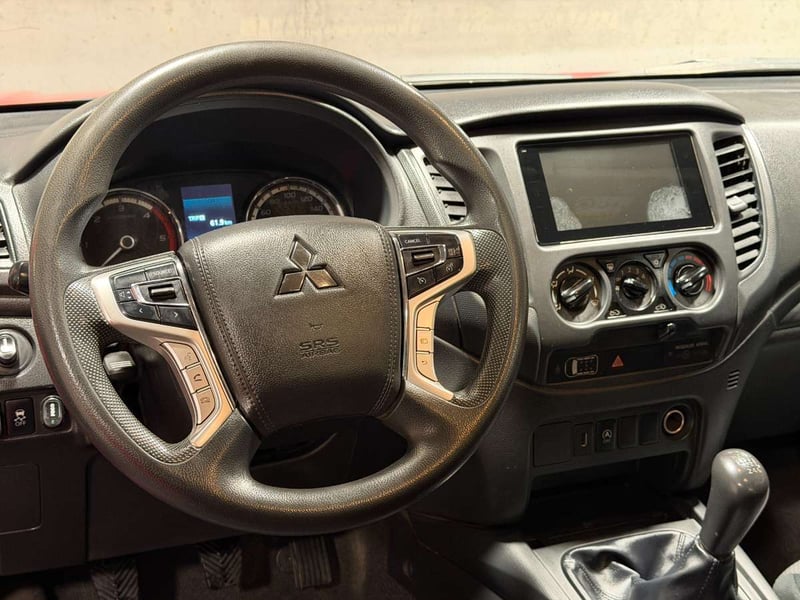 Mitsubishi L200 2.2 KATANA CRT DIESEL DOB. CAB. 4X4 MT 4P 2024 - Imagen 13 de 17