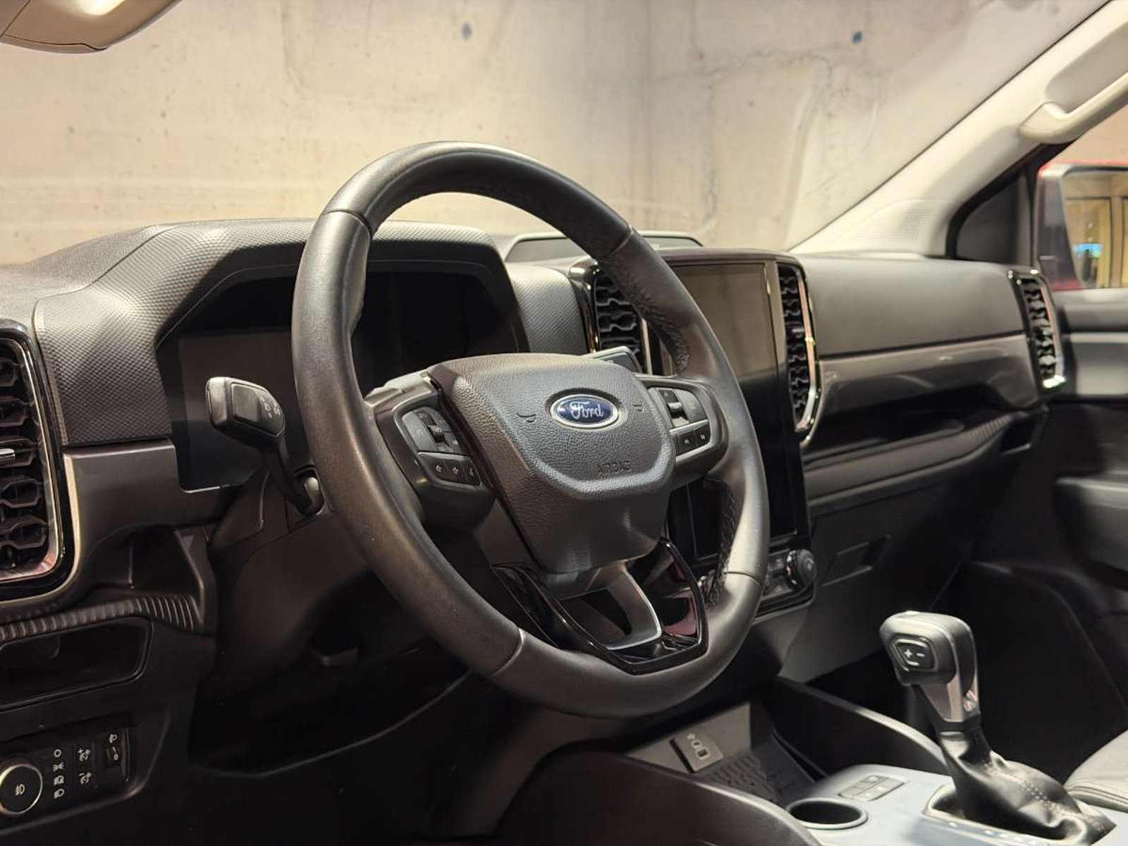 Ford RANGER 2.0 XLT DIESEL 4X2 DOB. CAB. AT 4P 2024 - Imagen 13 de 19
