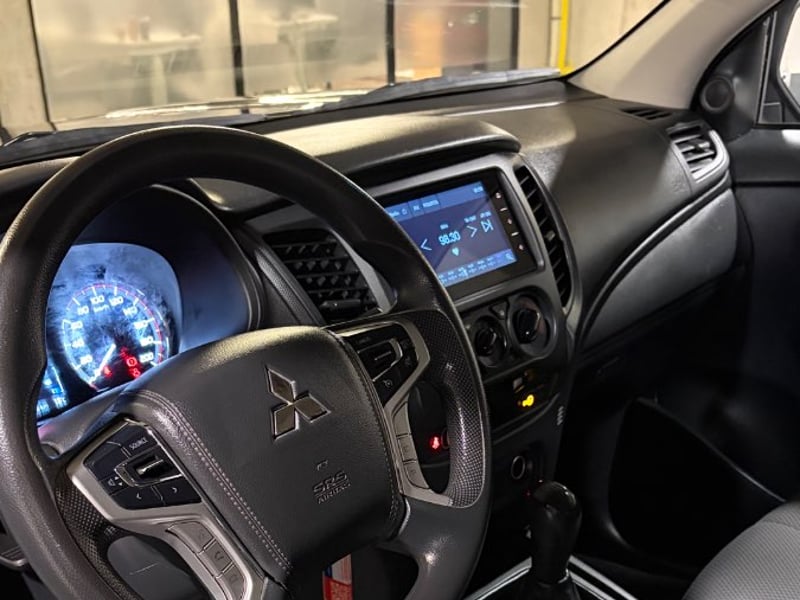 Mitsubishi L200 2.2 KATANA CRT DIESEL DOB. CAB. 4X4 MT 4P 2024 - Imagen 16 de 19