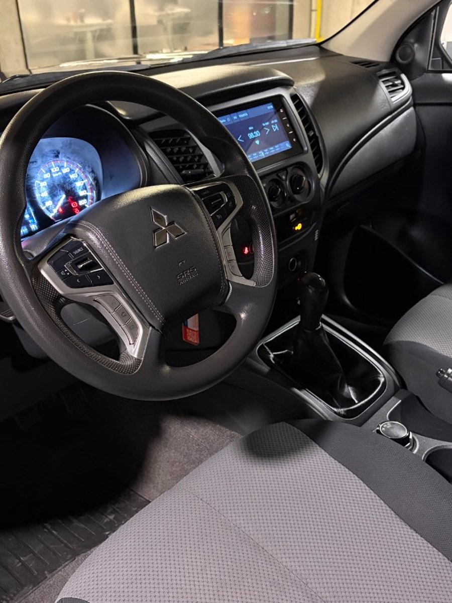 Mitsubishi L200 2.2 KATANA CRT DIESEL DOB. CAB. 4X4 MT 4P 2024 - Imagen 16 de 19