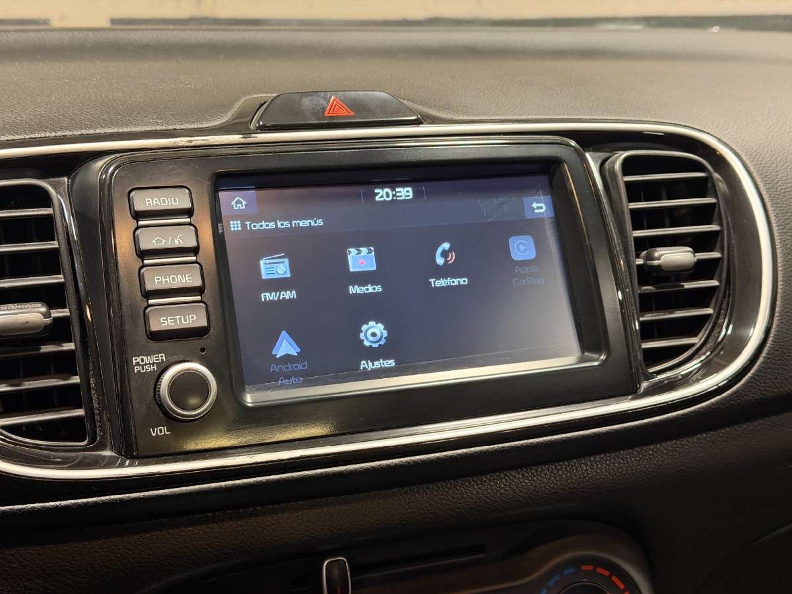 Kia SOLUTO 2024 - Imagen 15 de 18