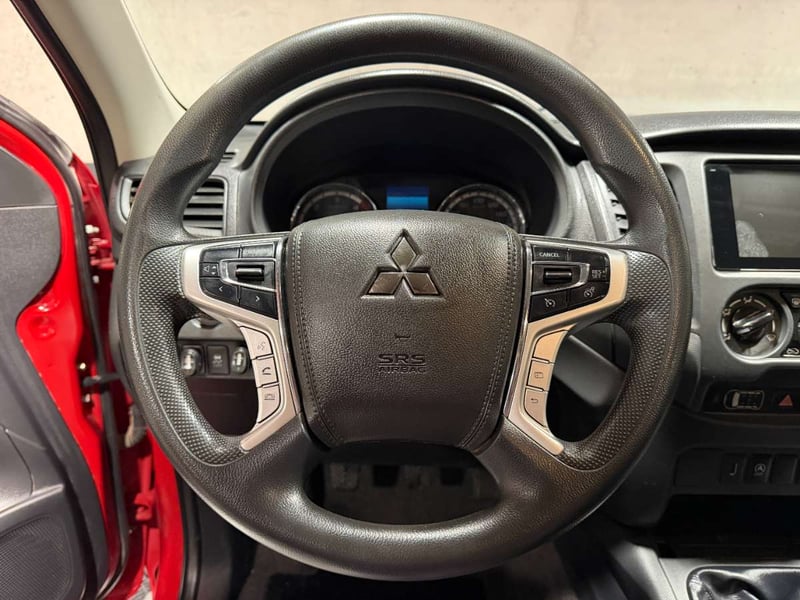 Mitsubishi L200 2.2 KATANA CRT DIESEL DOB. CAB. 4X4 MT 4P 2024 - Imagen 15 de 17