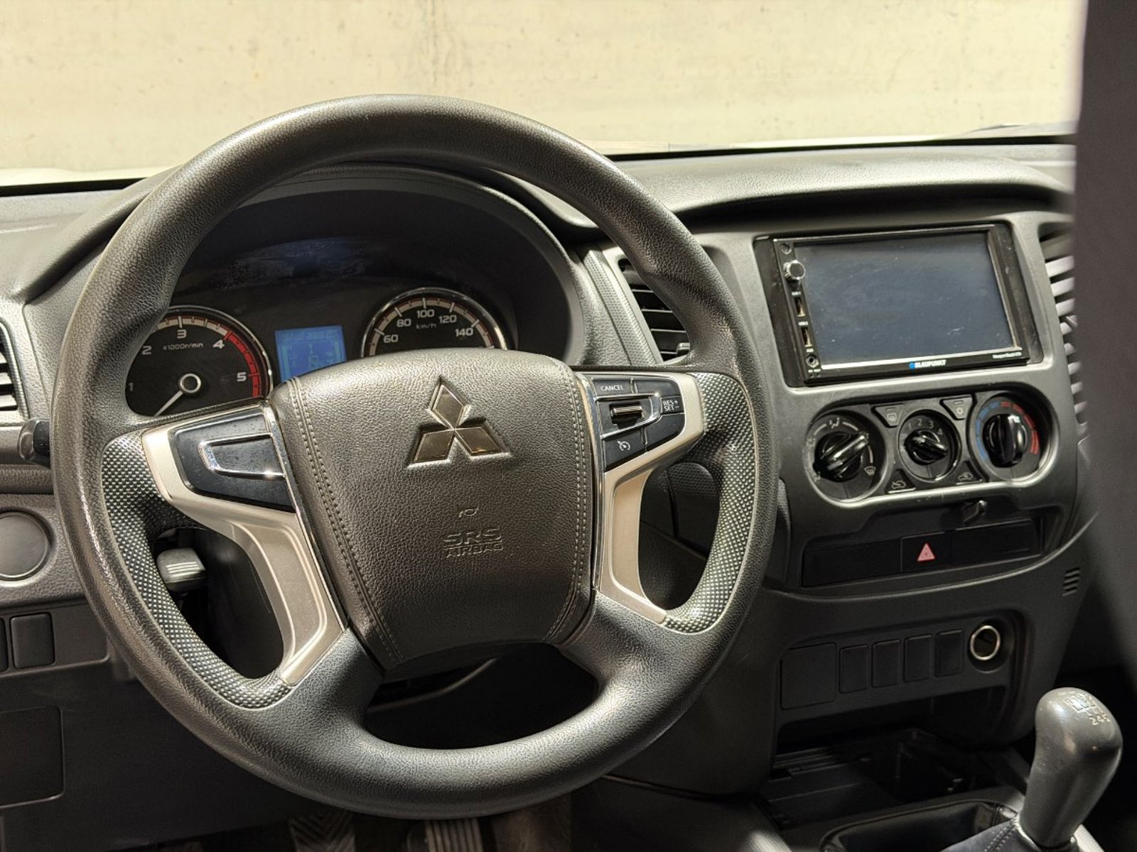 MITSUBISHI L200 2.4 KATANA CRM DIESEL DOB. CAB. 4X4 MT 4P 2023 - Imagen 14 de 18