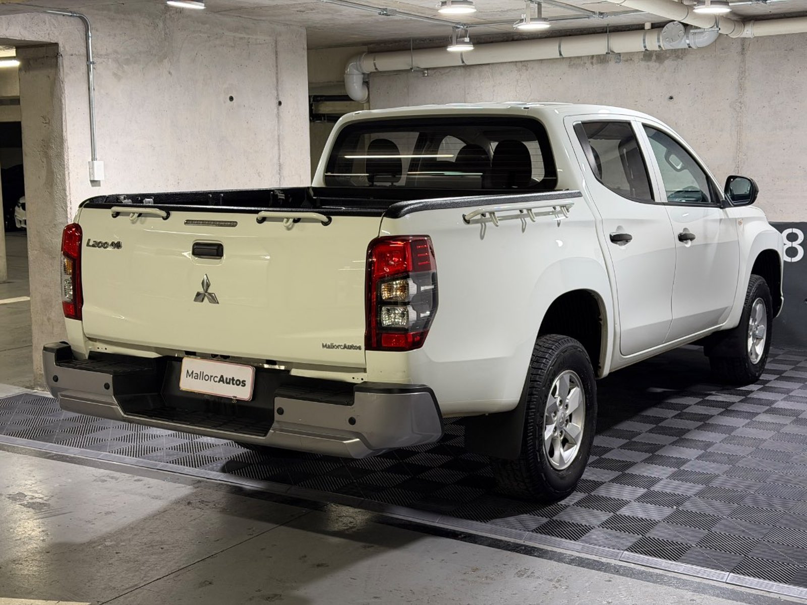 MITSUBISHI L200 2.4 KATANA CRM DIESEL DOB. CAB. 4X4 MT 4P 2023 - Imagen 6 de 18