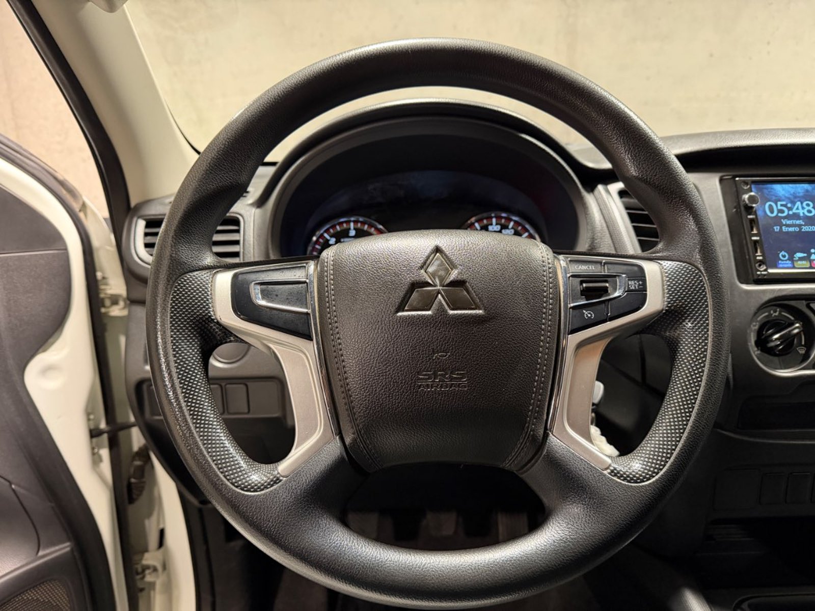 MITSUBISHI L200 2.4 KATANA CRM DIESEL DOB. CAB. 4X4 MT 4P 2023 - Imagen 15 de 18