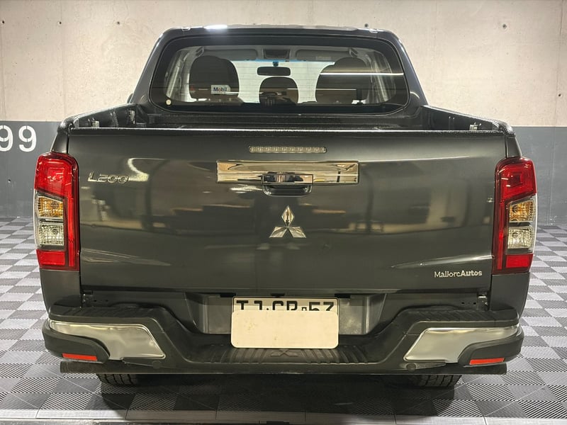 Mitsubishi L200 2.2 KATANA CRT DIESEL DOB. CAB. 4X4 MT 4P 2024 - Imagen 6 de 19