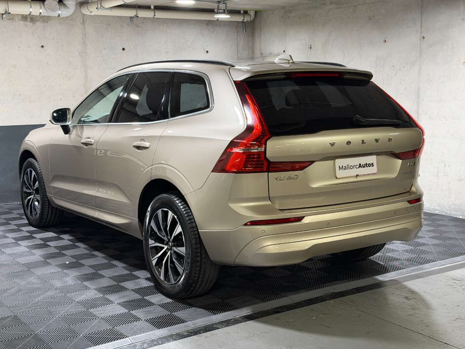 Volvo XC60 2.0 B5 PLUS HYBRID AWD AT 5P 2023 - Imagen 4 de 18