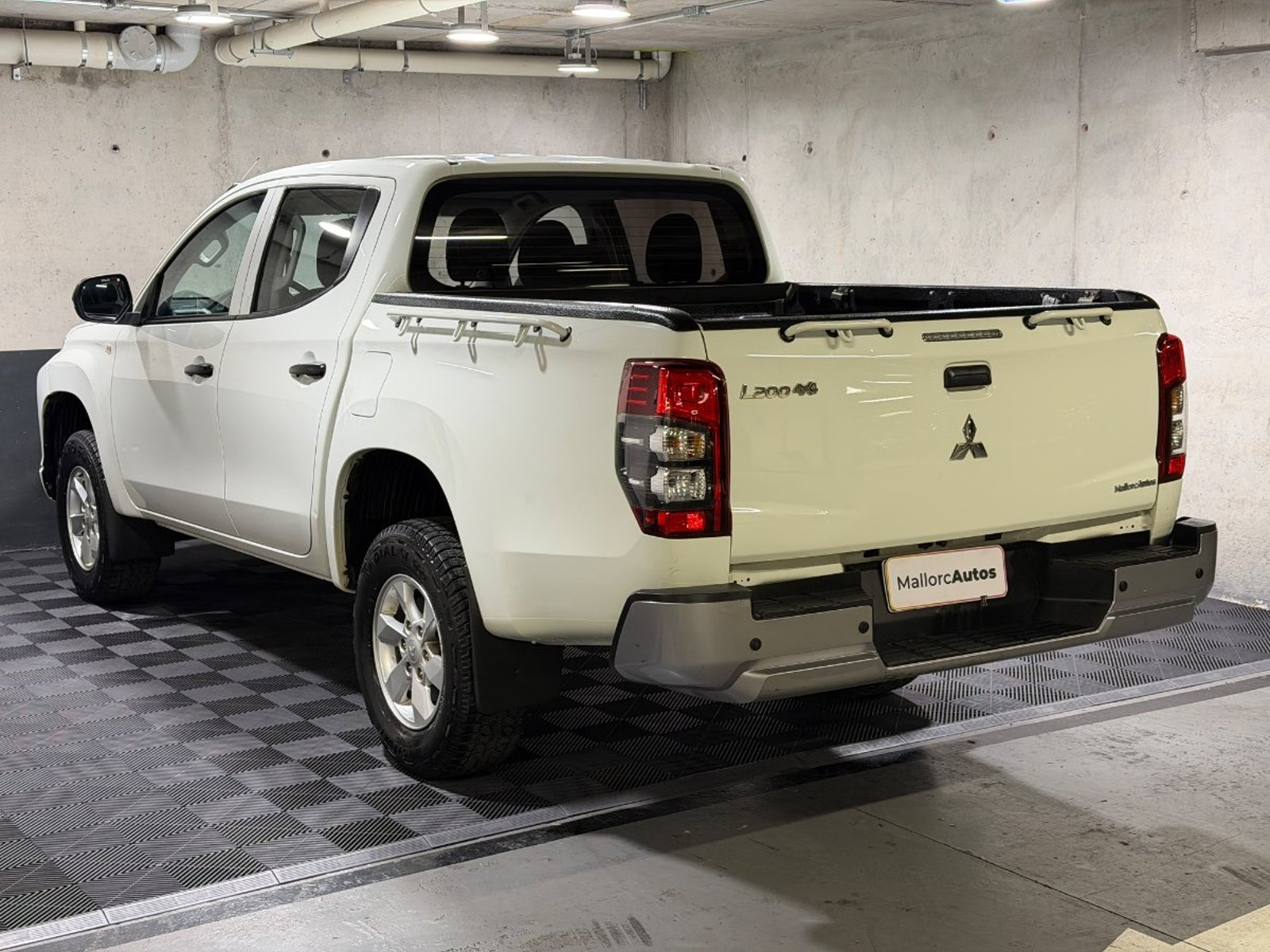 Mitsubishi L200 2.4 KATANA CRM DIESEL DOB. CAB. 4X4 MT 4P 2023 - Foto 4 de 18