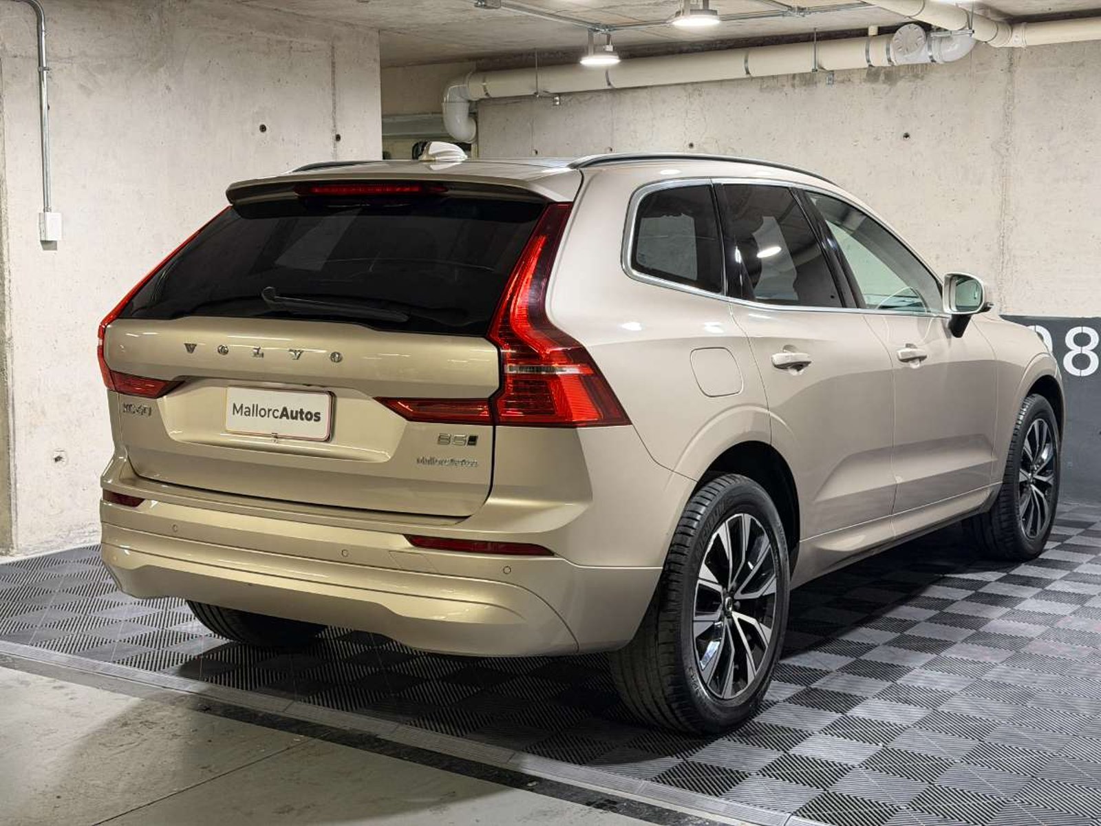 Volvo XC60 2.0 B5 PLUS HYBRID AWD AT 5P 2023 - Imagen 6 de 18