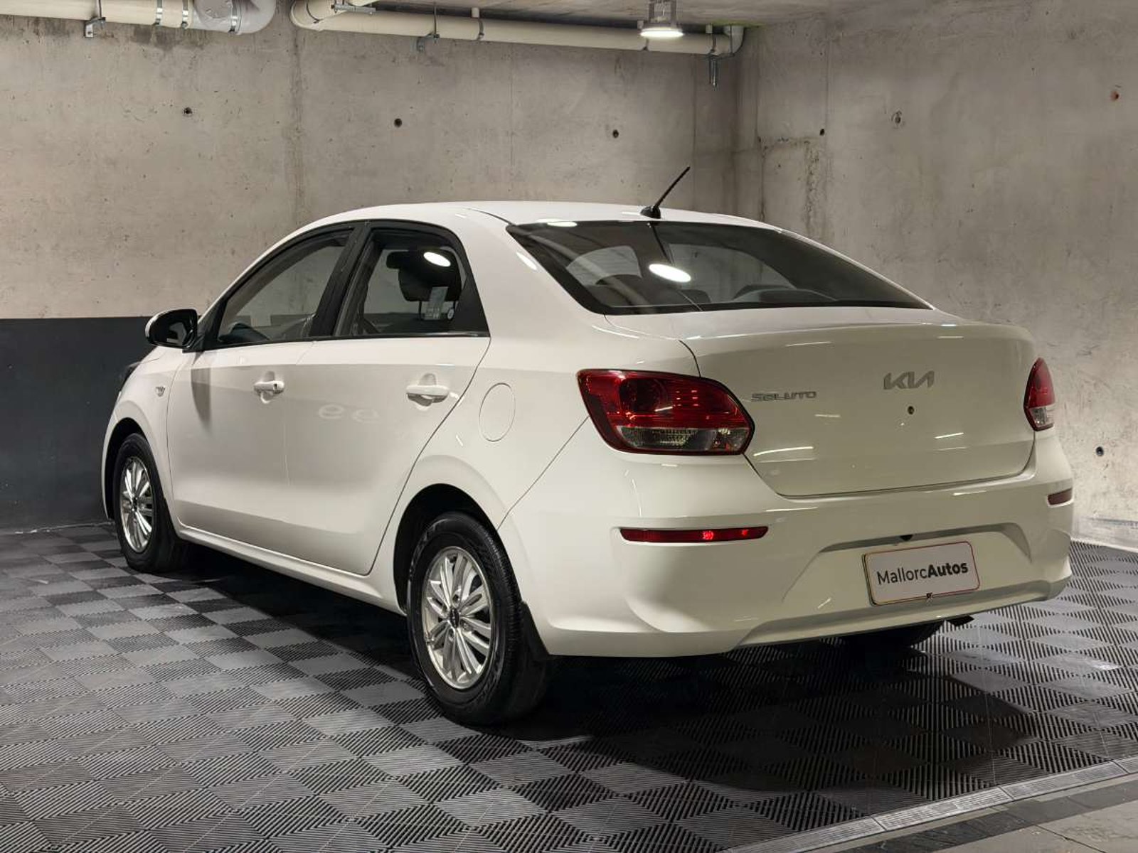 Kia SOLUTO 2024 - Imagen 4 de 18