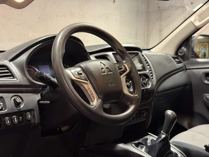 Mitsubishi L200 2.2 KATANA CRT DIESEL DOB. CAB. 4X4 MT 4P 2024 - Imagen 14 de 17