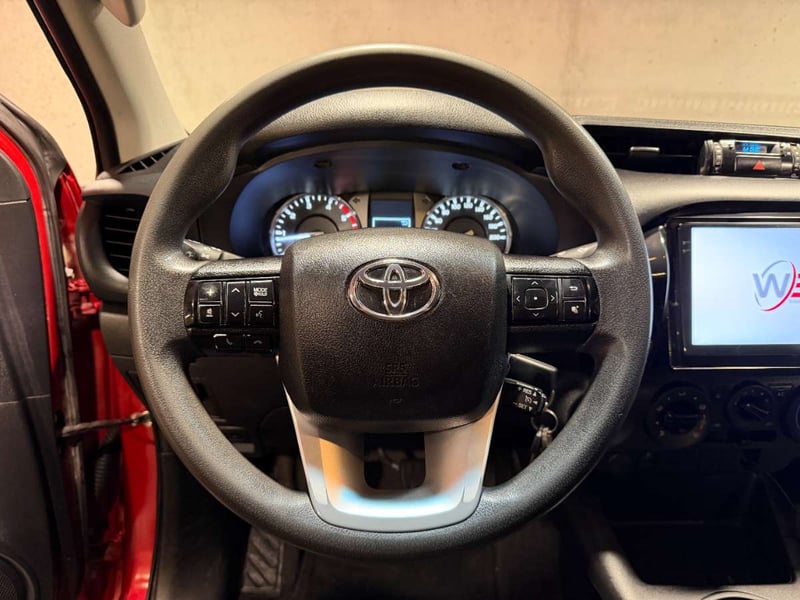 Toyota HILUX 2.4 DX DIESEL 4X4 DOB. CAB. 7AB MT 4P 2023 - Imagen 14 de 16