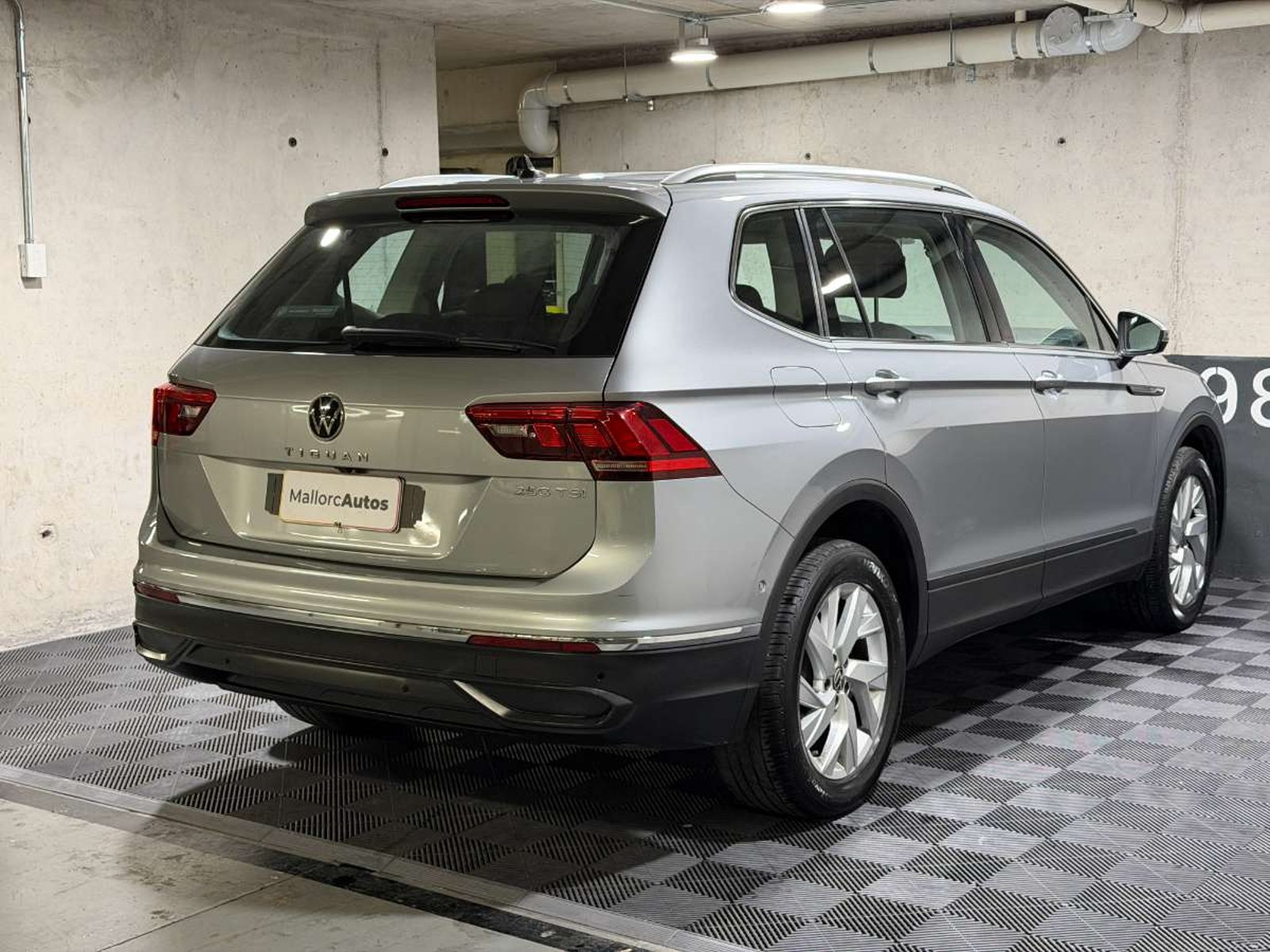 Volkswagen TIGUAN 1.4 TSI COMFORTLINE 4X2 AT 5P 2023 - Imagen 6 de 20