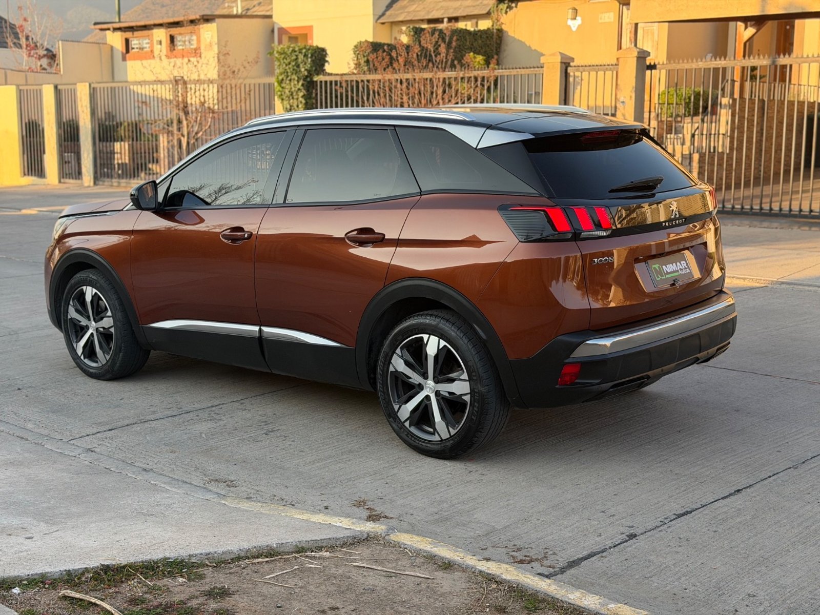 PEUGEOT 3008 ALLURE BLUEHDI 1.5 AUT 2019 - Foto 4 de 12