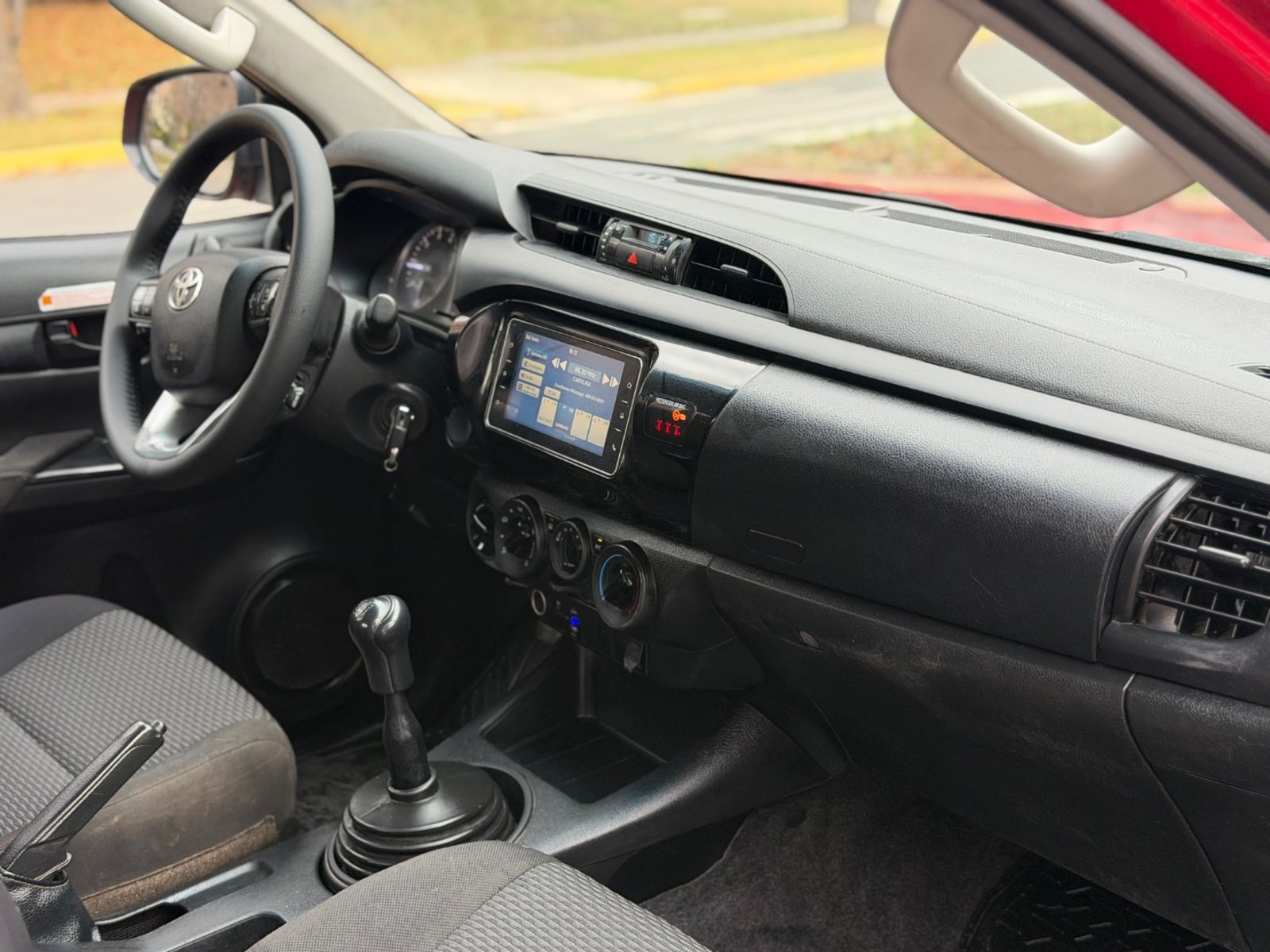 TOYOTA HILUX DCAB 4X4 4P 2.4 2024 - Imagen 9 de 11