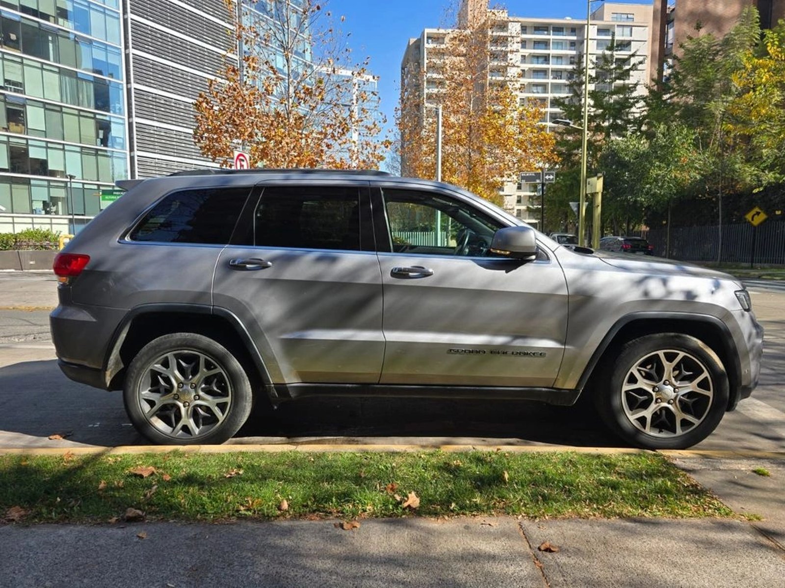 Jeep GRAND CHEROKEE 2019 - Foto 5 de 17