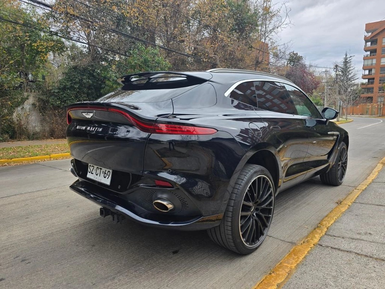 ASTON MARTIN DBX 2023 - Foto 3 de 20
