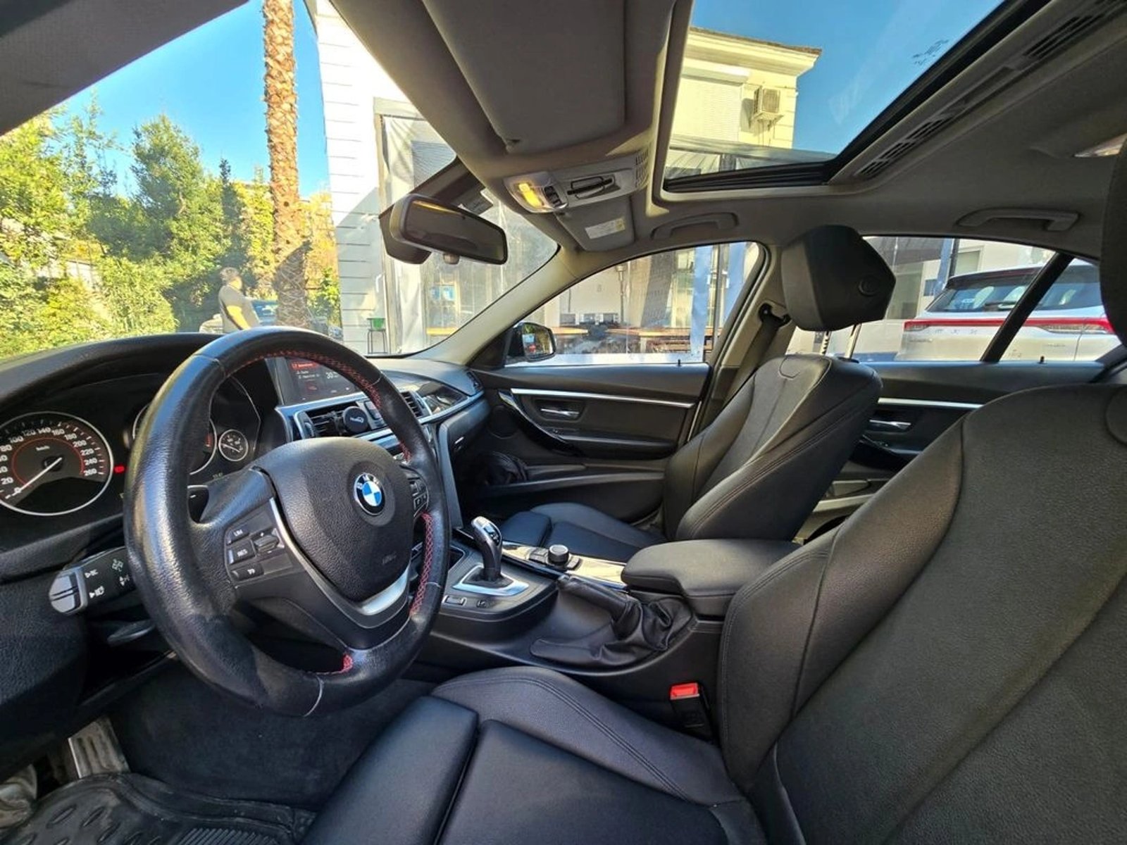 BMW 320D 2018 - Imagen 16 de 18