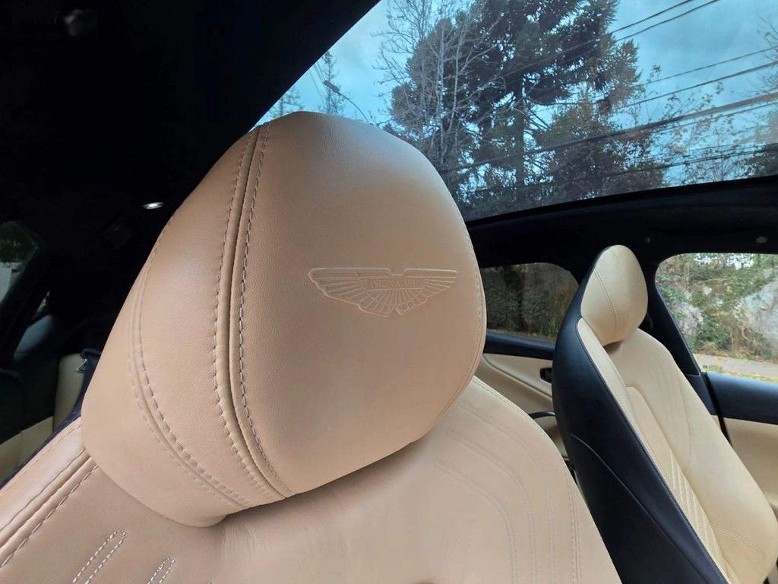 ASTON MARTIN DBX 2023 - Imagen 16 de 20