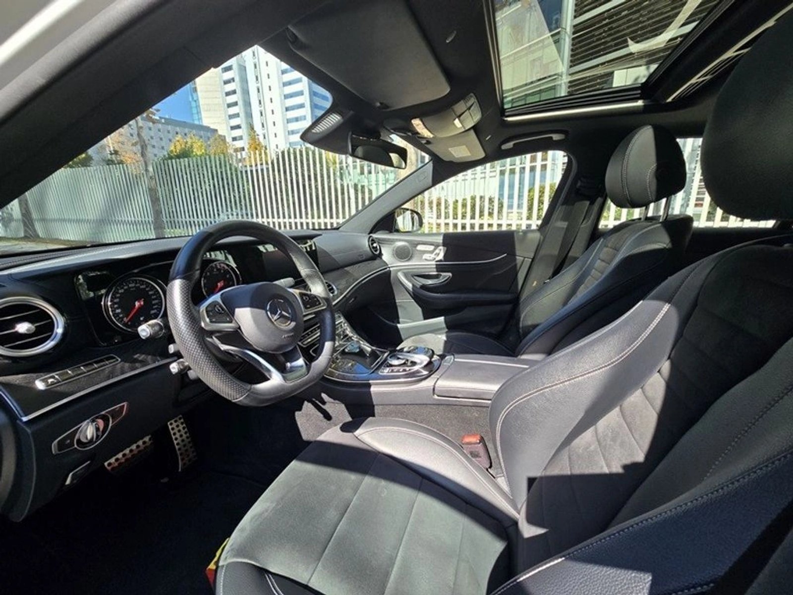 Mercedes-Benz 300 2018 - Imagen 13 de 15