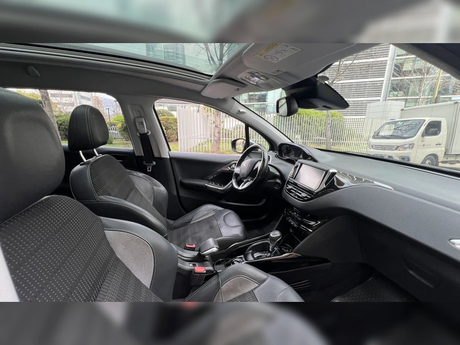 Peugeot 2008 2017 - Imagen 12 de 16