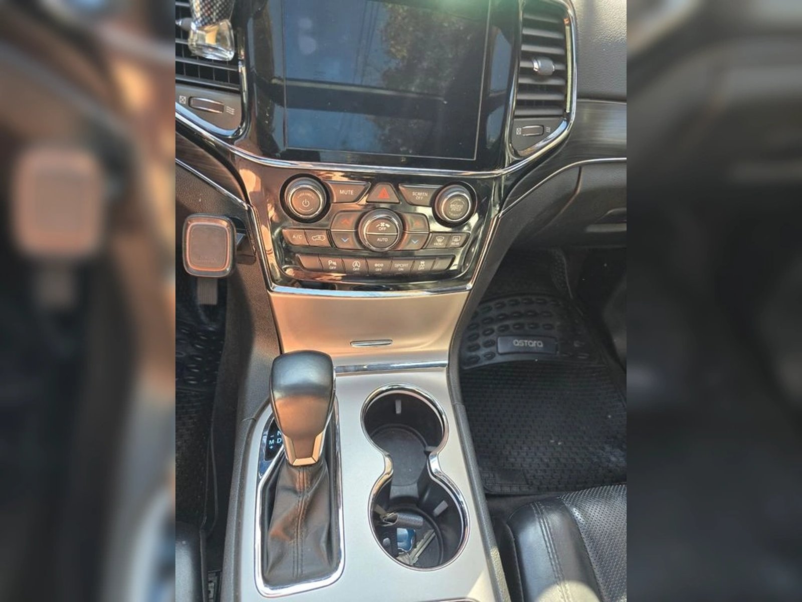 Jeep GRAND CHEROKEE 2019 - Imagen 15 de 17