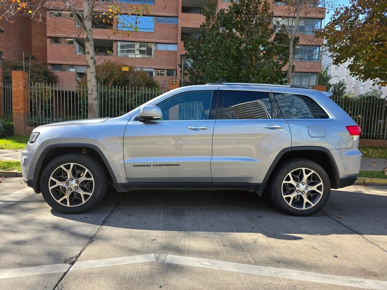 Jeep GRAND CHEROKEE 2019 - Foto 4 de 17
