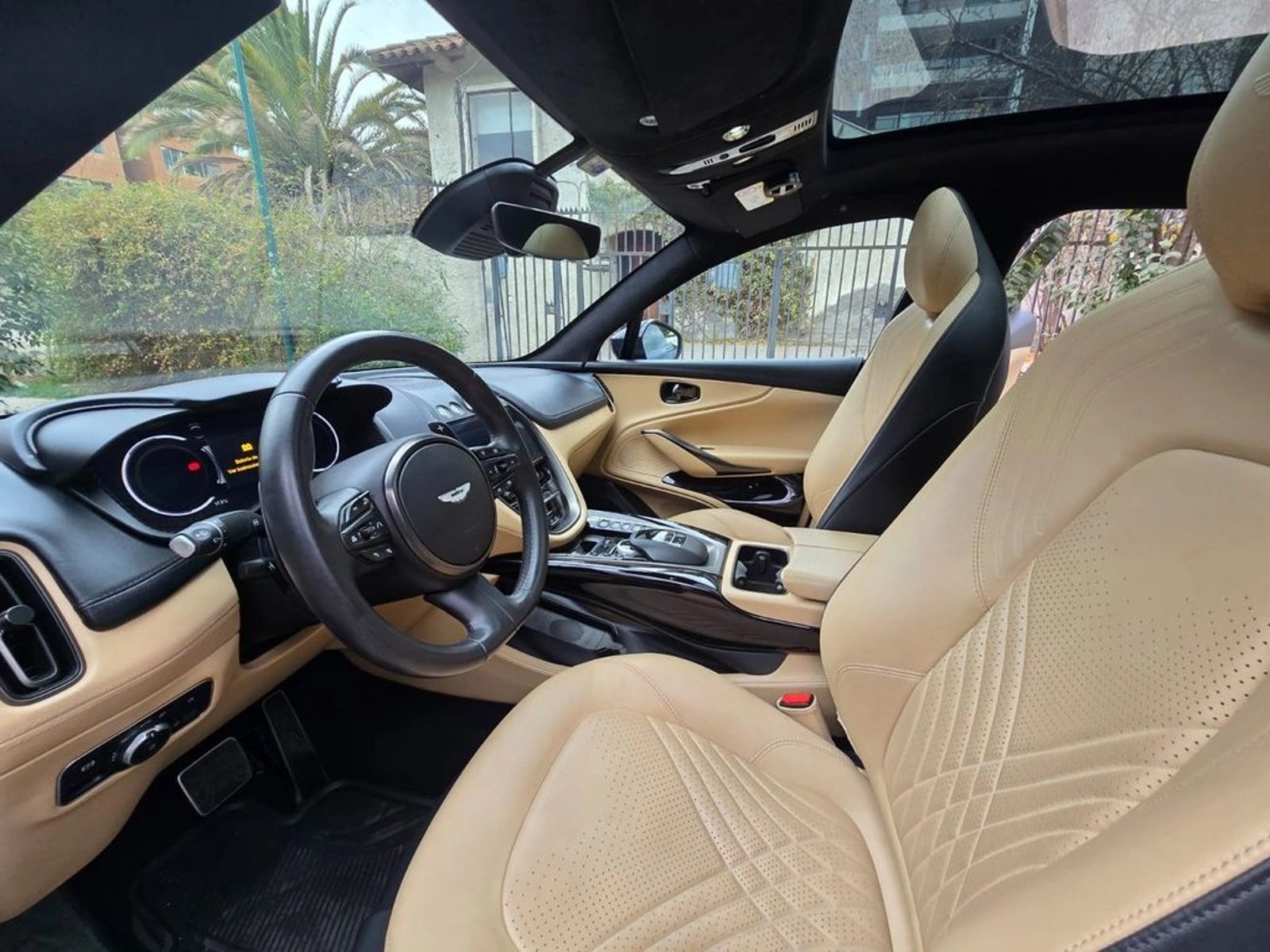 ASTON MARTIN DBX 2023 - Imagen 14 de 20